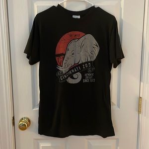 elephant graphic tee